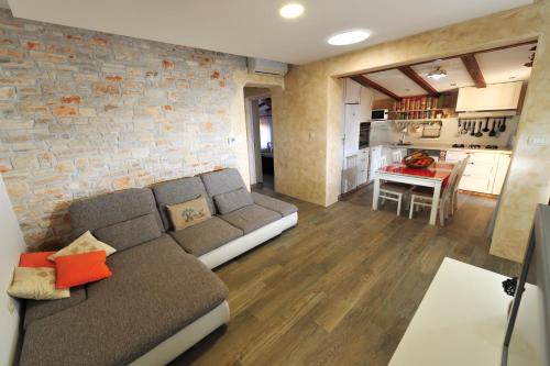 Alba apartment with swimming pool