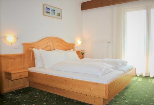 Hotel Alex – St. Kanzian, CA