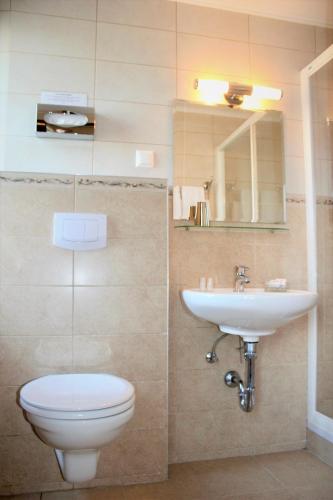 Hotel Alex – St. Kanzian, CA