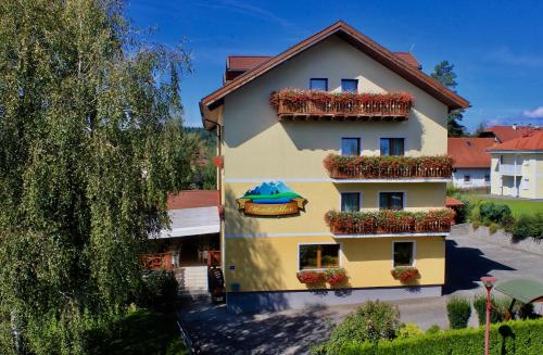 Hotel Alex – St. Kanzian, CA