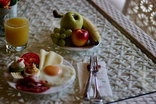 Hotel Alex – St. Kanzian, CA