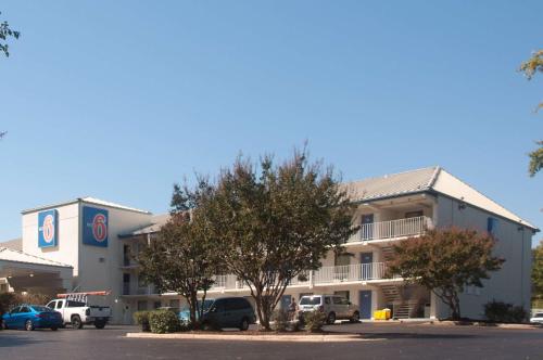 Motel 6-Raleigh, NC - Cary