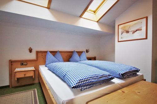 Deluxe Double Room (2 Adults + 1 Child)