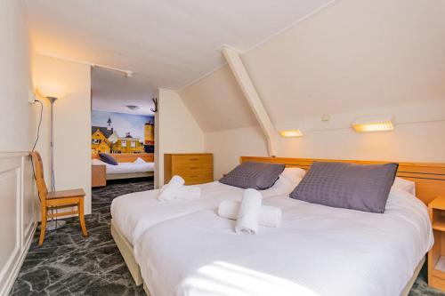 3 twin beds