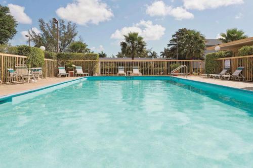 La Quinta Inn & Suites by Wyndham West Palm Beach - Florida Turn