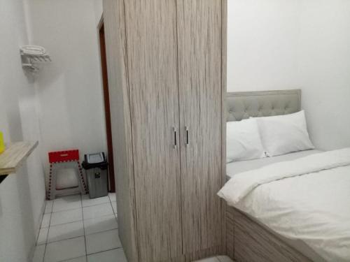 Hotel Mama Syariah at Ruko Kutajaya in Periuk