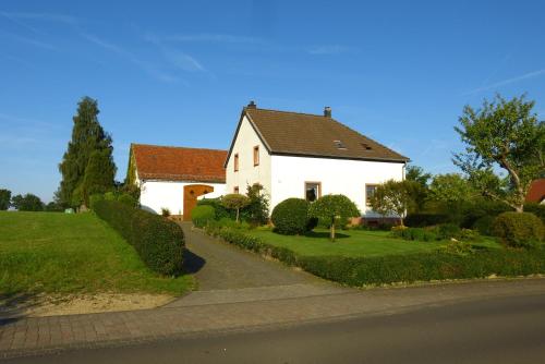 B&B Esch - Ferienwohnung Eifelgold Esch - Bed and Breakfast Esch