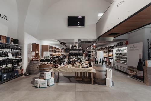 商店, 弗萊古特塔棱酒店 (Freigut Thallern) in 貢波爾茨基興