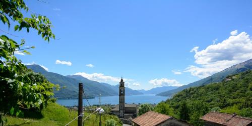 Beautiful lake view apartment in Gravedona - Larihome A01