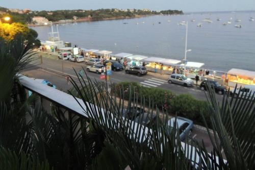 Afficher, emplacement privilégié pour ce bel appartement (emplacement privilegie pour ce bel appartement) in Agay