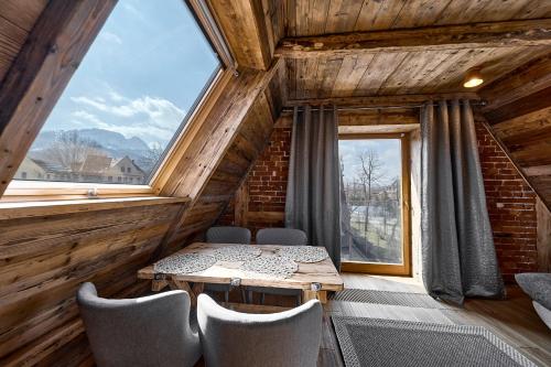 Apartment with Mountain View