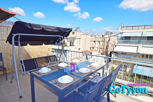  Sunny Penthouse in Central Athens with large balcony, Pension in Athen
