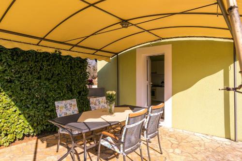  Apartments Korina in Kanfanar