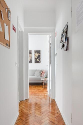 Stroll to Coffee Shops Near a Renovated Hillside Apartment in Graca