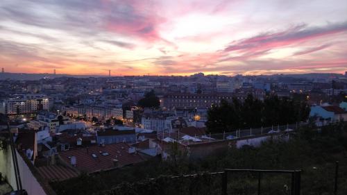 Panoramic River View 1-BR near Senhora do Monte by NestAtLisbon, Lissabon