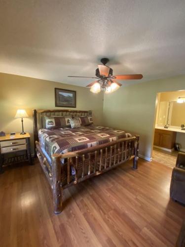 Mountain Creek Way Cabin - image 9