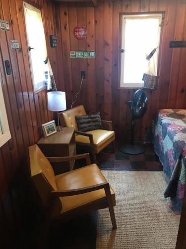 Cabin #5 - Times Square cabin in Carp Lake, USA