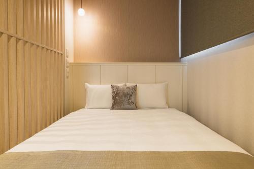 Standard Double Room image 9