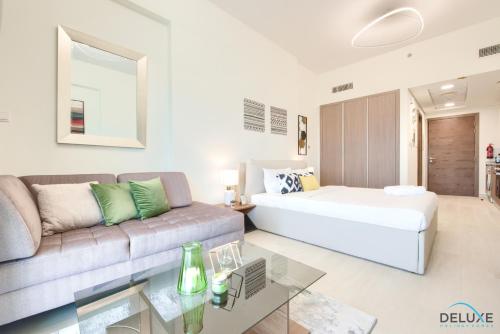Spacious Studio Apartment in Azizi Aliyah, Dubai Healthcare City by Deluxe Holiday Homes