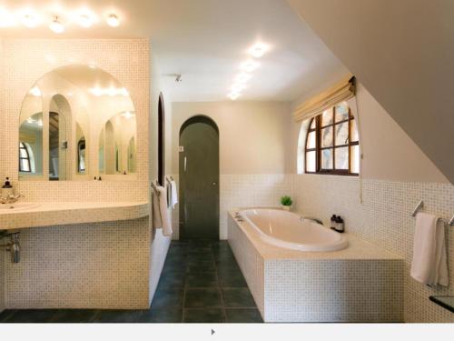 Crestwood Bed & Breakfast