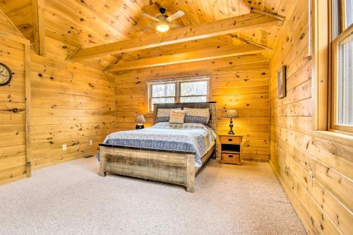 Comfortable Log Home about 4 Mi to Shenandoah River!