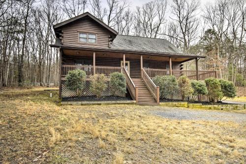 Comfortable Log Home about 4 Mi to Shenandoah River!