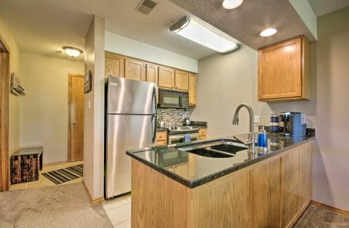 Cozy Branson Getaway about 2 Mi to Silver Dollar City! in Branson West, USA