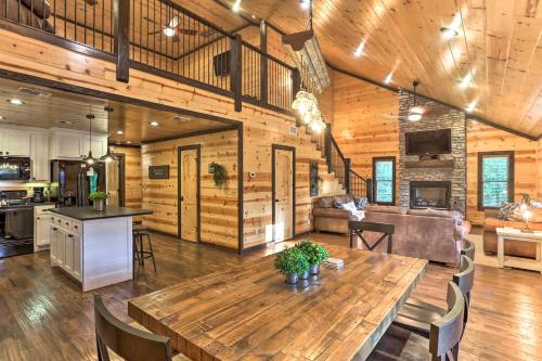 Luxe Family Ties Home with Hot Tub Fireplace - image 5