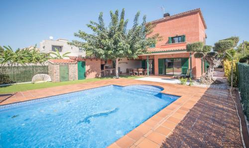  18 Carrer Frederica Montseny in 43883 Roda de Bará