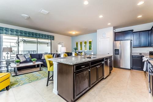 Windsor at Westside: The Lanai King - image 4