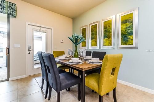 Windsor at Westside: The Lanai King - image 9