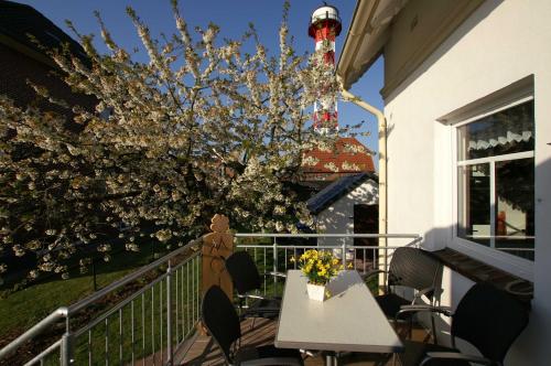 陽台/露台, Ferienhaus Am Leuchtturm in 格呂嫩代