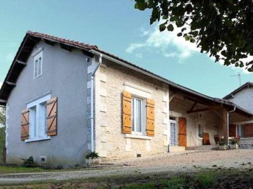 Maison de 3 chambres avec jardin clos et wifi a Bussac