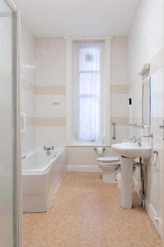 Bournemouth Sands Hotel - image 12