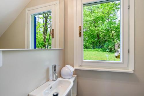 Bathroom, Lovely Villa with huge Garden surrounded by Nature in Civenna