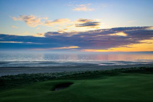 สภาพแวดล้อมโดยรอบ, Turnberry Apartments in เทิร์นบิวรี