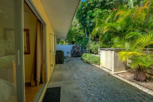 Palm Haven Beach Side - image 4