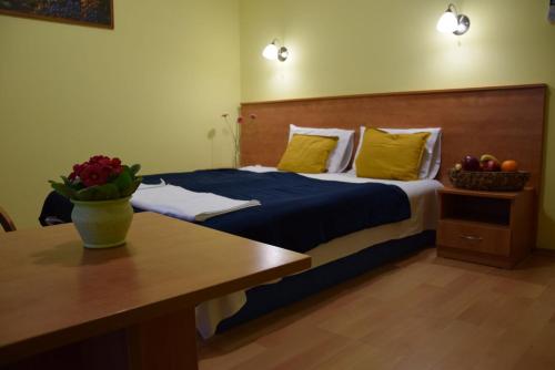 1 queen bed