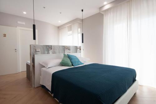 Double Room with Spa Bath image 3