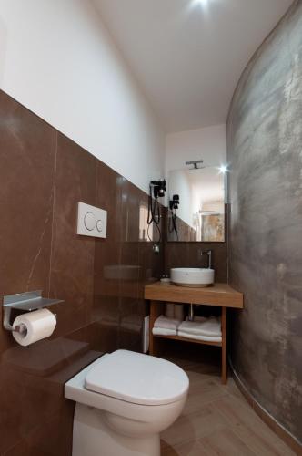 Double Room with Spa Bath image 1