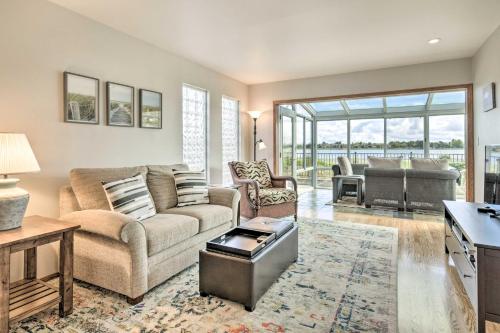 Ideally Located San Francisco Bay Home with Sunroom! - Alameda