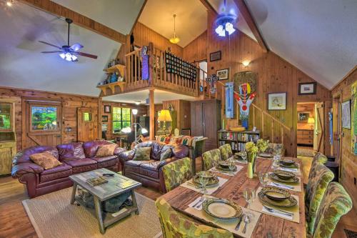 Enchanting Cabin with Mother-In-Law Suite Mtn Views