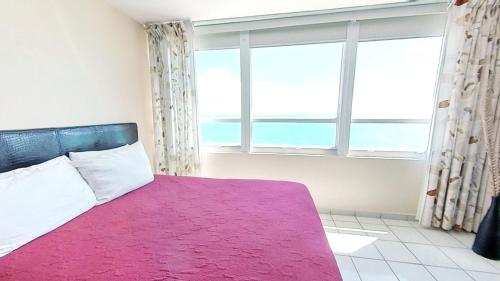 Ocean view studio with direct beach access and a shared pool & tennis court!
