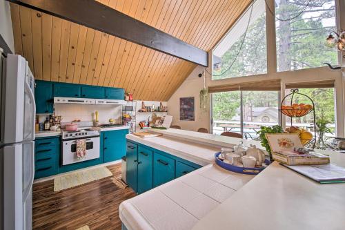 Lake Arrowhead A-Frame House with Private Hot Tub! in Blue Jay