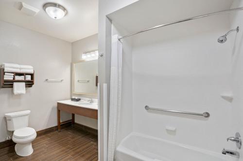 La Quinta Inn & Suites by Wyndham Houston Nw Beltway 8 / West Rd - image 4