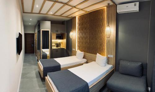 1 queen bed, 1 sofa bed