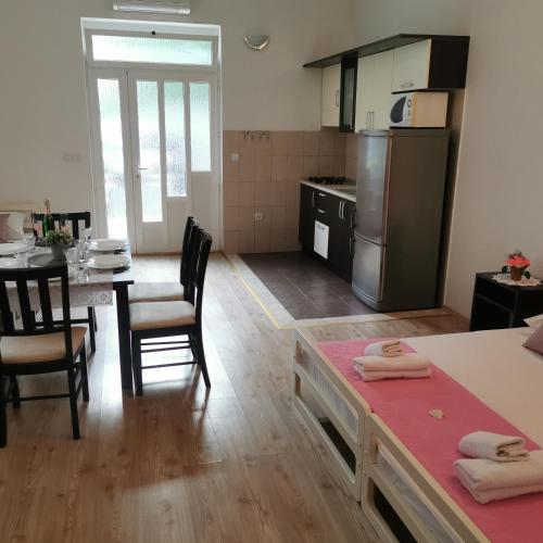 One-Bedroom Apartment image 1