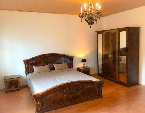 "Casa20200" 2 x Apartments je 150qm für Business, Familien, Gruppen, Handwerker 15min von BERLIN, Erdbeerhof, Outlet B5, 5min vom See Falkensee !! 2 Apartment each 150qm for BUSINESS , FAMILIES 15min from BERLIN!! in Falkensee, Deutschland
