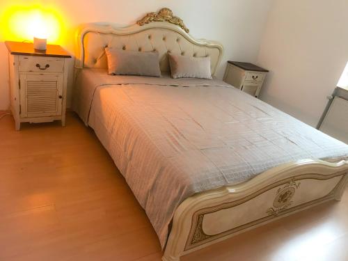 "Casa20200" 2 x Apartments je 150qm für Business, Familien, Gruppen, Handwerker 15min von BERLIN, Erdbeerhof, Outlet B5, 5min vom See Falkensee !! 2 Apartment each 150qm for BUSINESS , FAMILIES 15min from BERLIN!! in Falkensee, Deutschland