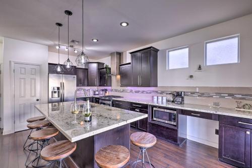 Luxurious Vegas Digs Hot Tub BBQ Cabana and More! - image 7